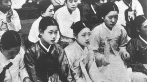 Omluva pro válečné sexuální otrokyně + rozhovor s K. Procházkovou