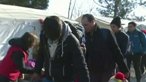 Uprchlíci na řeckých ostrovech: rozhovor s L. Wegrzynovou