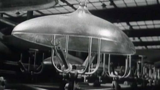 Výroba televizních baněk (1965)