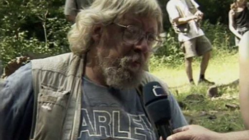 Výtvarníci hledají materiály pro své šperky v lomu u Kozákova (1999)