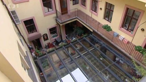 Upoutávka na Malostranské dvorky