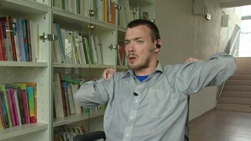 Na vozíku bez asistenta