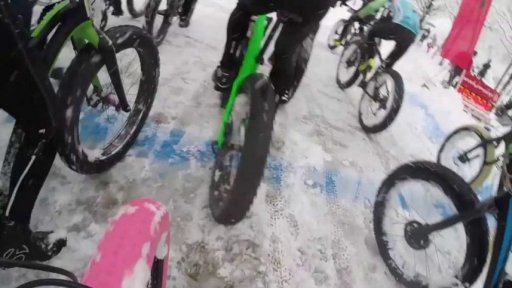 Závod na horských kolech na sněhu