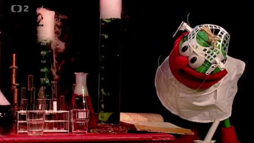 Muf a Fámula vyrábějí sladkou chemickou nezdravou limonádu.