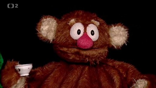 Jů a Hele se loučí s kamarády.