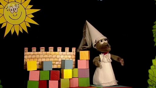 Tryskýýý se převlíkla za Bílou paní a staví si hrad Myšištejn. Chce se totiž vdát za udatného rytíře v brnění. Tryskáček se o ni bojí.