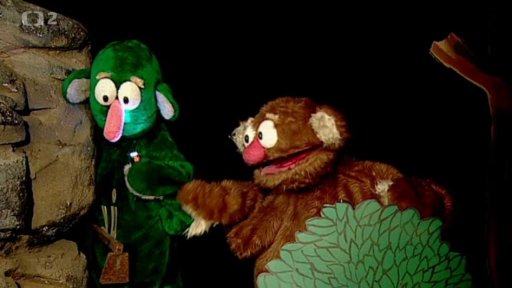 Jůheláci jsou na výletě ve skalách. Objeví tam jednu, ve které se možná skrývá poklad. Muf si chce poklad nechat, ale skála ho zavře.