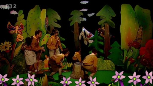 Mufikanti: Filip, Tomáš, Muf, Fámula, 3 malí skauti. Píseň „V naší ruině".