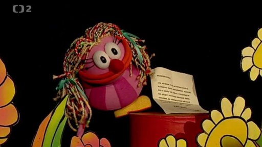 Fámula objevila list s tajnou zprávou. Přijede Harry…