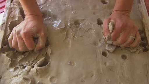 Práce v hliněném poli