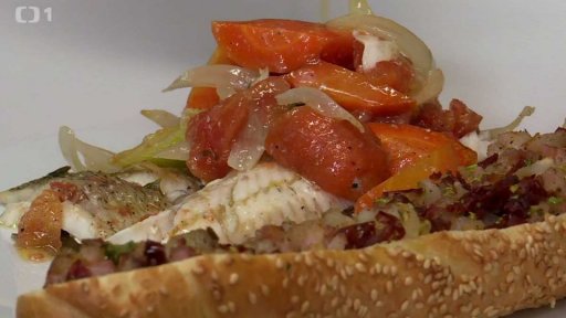 Pečený okoun s bylinkami a zapékanou bagetou