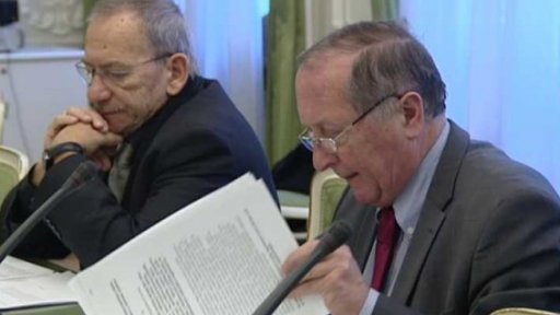 Senátoři o služebním zákonu