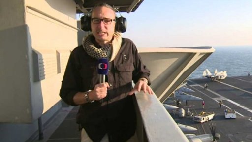 S kamerou na americké letadlové lodi