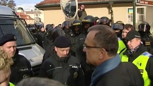 Zásahy policie na demonstracích proti návštěvě čínského prezidenta