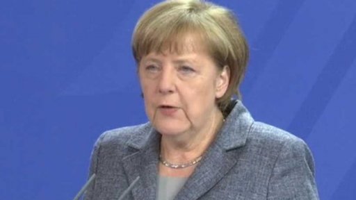 Německá vláda umožnila stíhání komika