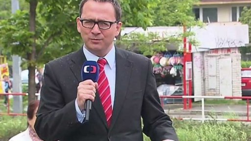 Rekordní růst platů, i tak neubývá chudých