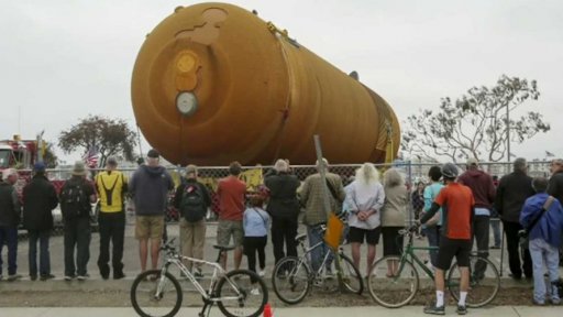 Převoz obří nádrže