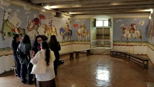 Moderní freska jako ze středověku