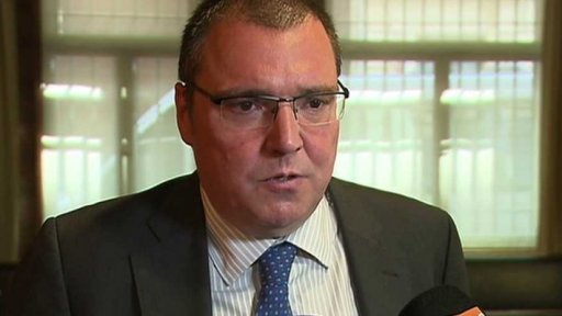 Cílené oslabování koruny