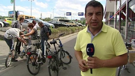 Senioři na elektrokolech