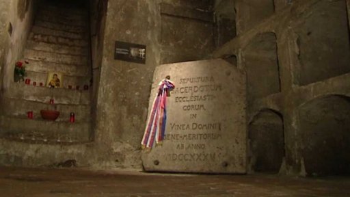 Spor o kryptu, kde se ukrývali parašutisté