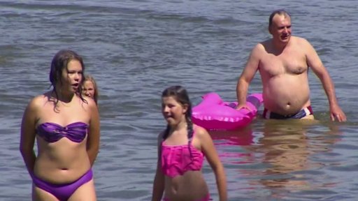 Koupání v Máchově jezeře