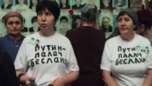 Ruský soud potrestal matky, které oplakávaly oběti masakru