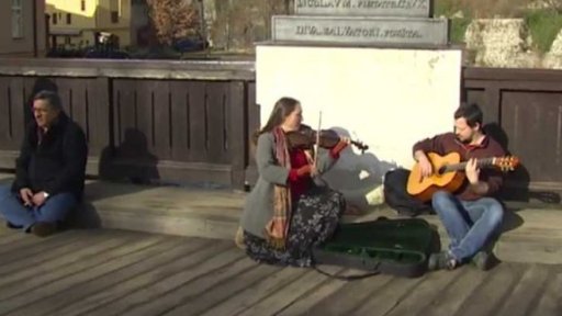 Český Krumlov chce regulovat pouliční umění