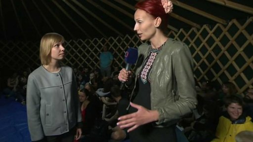 Festival pouličního divadla Za dveřmi