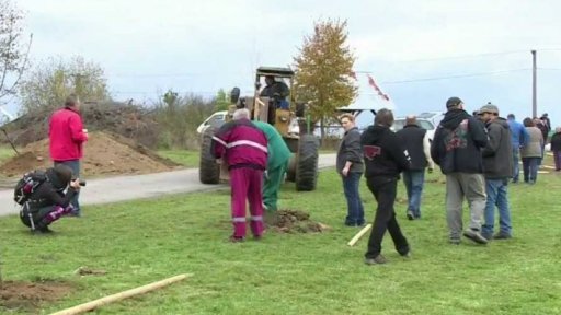 V Bečicích si sami vybudovali hřiště