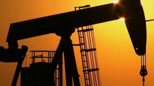 Cena ropy padá pod 30 dolarů za barel + rozhovor s M. Karasem a P. Zajícem