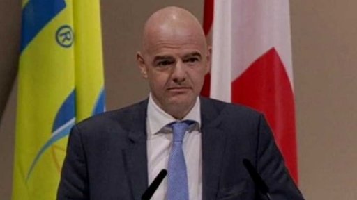 Nový šéf FIFA + rozhovor s M. Petrákem