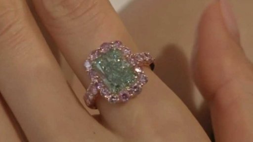 Dražba unikátního růžového diamantu