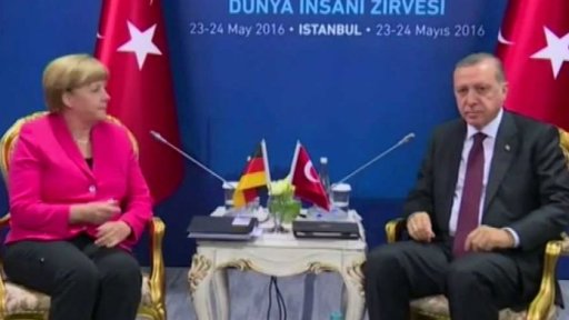 Migrační krize znepokojuje politiky z G7 + rozhovor s M. Rieglem