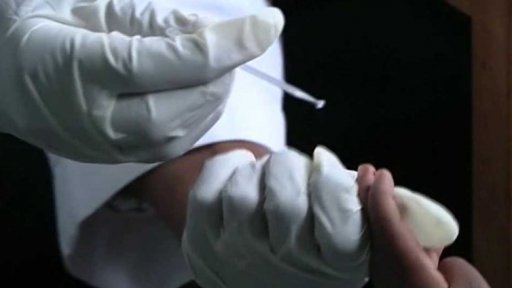 Úspěšné testy vakcíny proti malárii + rozhovor s R. Chlíbkem