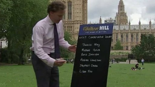 Kandidáti na britského premiéra + rozhovor s A. Tomským