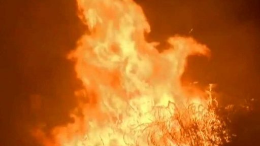 Kalifornii sužují ničivé požáry