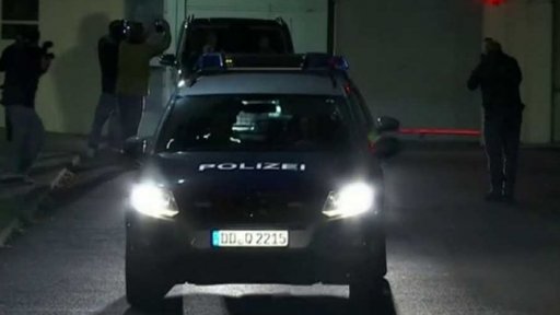 Syřan podezřelý z terorismu se zabil + rozhovor s V. Handlem