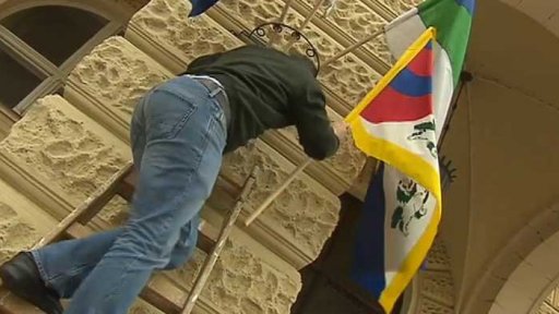 Vyvěšování tibetské vlajky v Praze a Hradci Králové a vztahy s Čínou