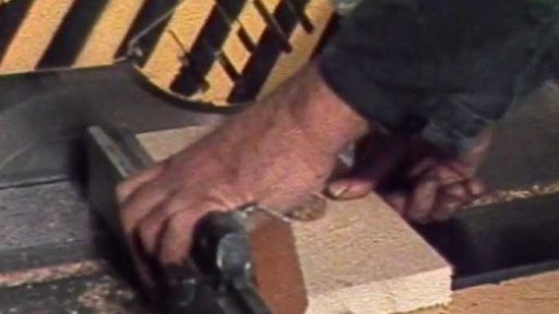 Nedostatek kuchyňských prkének (1981)