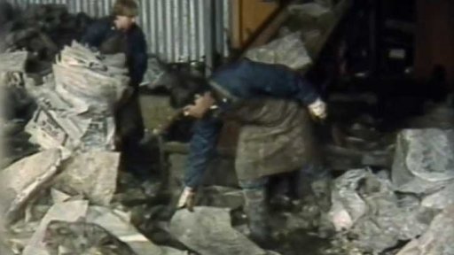 Kam s pytli od průmyslových hnojiv? (1987)