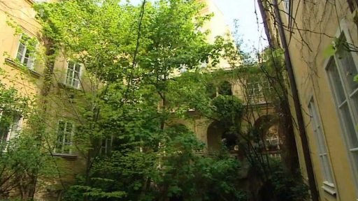 Dvorek v Železné ulici