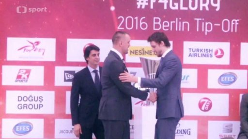 V elitní společnosti