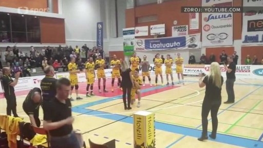 Za oponou: jak se žádá o ruku při zápase