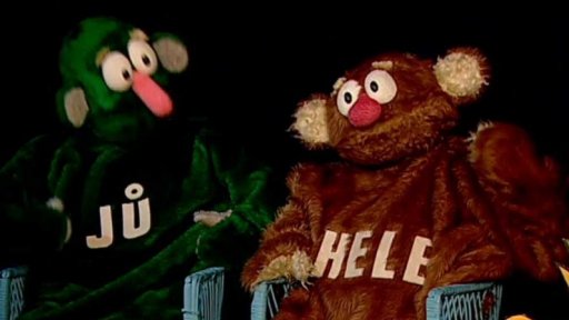 Jůheláci mají pohodičku při tv pohádce. Muf jim schválně příjem ruší, načapá jej Fámula a začne, pomocí přepínání na ovladači, komandovat Mufánka. Musí být superhodný!!!!