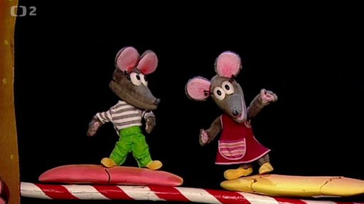 Tryskáček chtěl slepit skejty, ale přilepil se k nim sám…