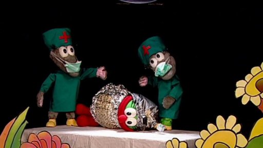 Muf už nechce být Robomufem, Tryský s Tryskáčkem jej proto operují otvírákem na konzervy. Muf je volný a raduje se.