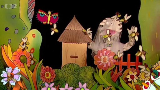 Pip a Otylka se loučí s kamarády a zvou je ven.