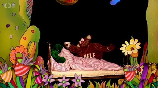 Hele na Jů pouští vůni z celého sýrového království, ale Jů se stále ne a ne probrat.