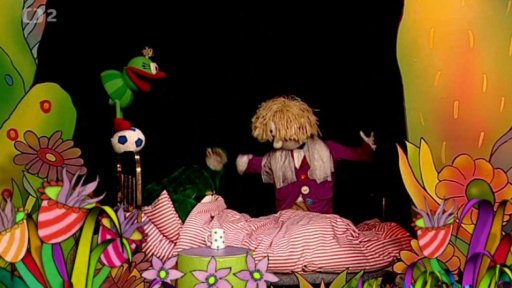 Hary si myslí, že Jů probudí jeho publikum, leč ani to nezabere. A to Harymu pomáhá i Muf.